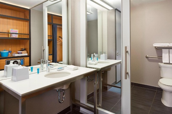 Aloft Vaughan Mills image 5